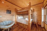 Feather & Fawn Lodge: Lower Level Guest Room